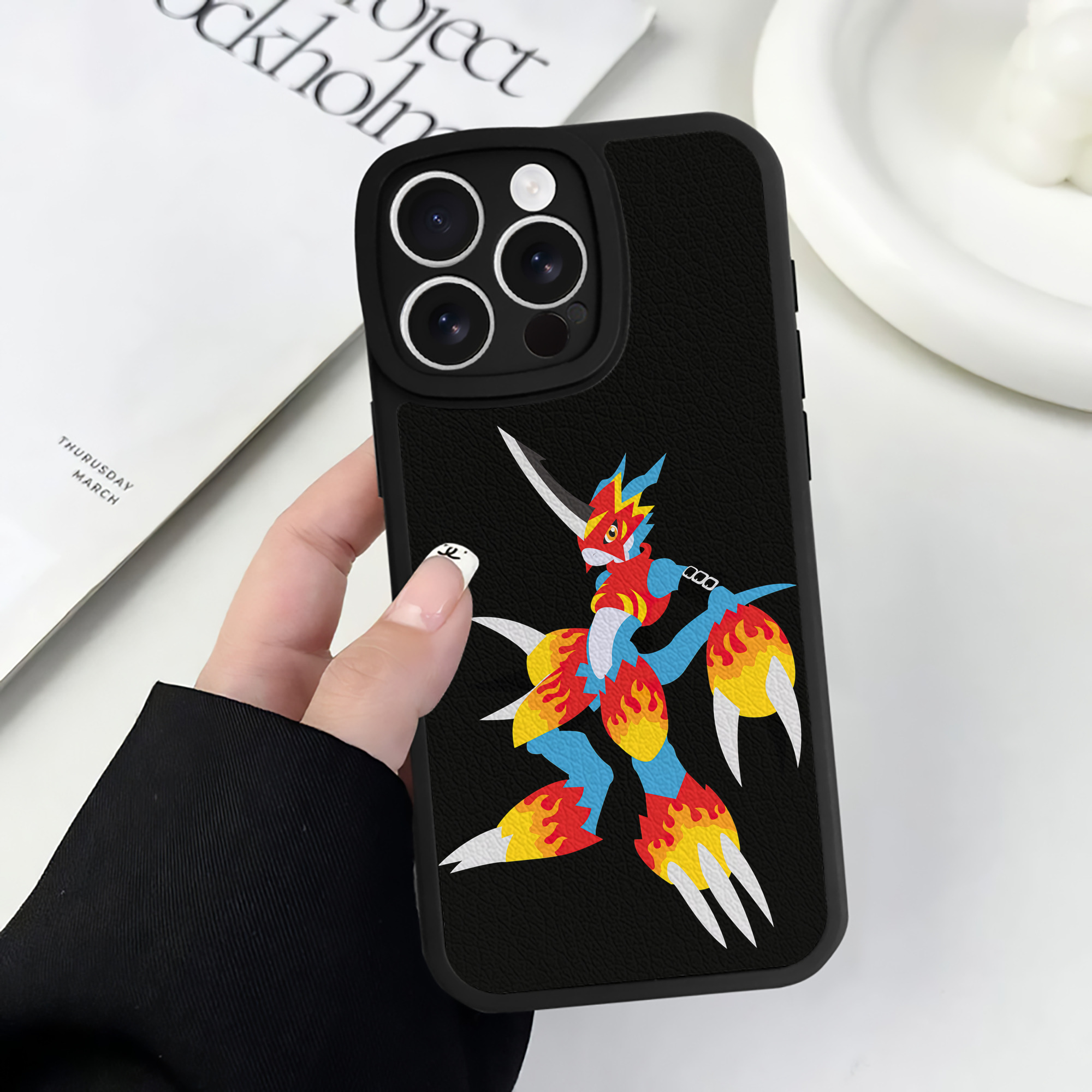 （画像用） Digimon デジタルモンスター/デジモン 【iPhone 16シリーズ対応】シリコンスマホケース（レザー調） 材質：シリコン